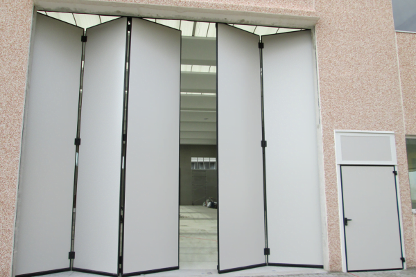 FOLDING DOORS - CRONAX INDUSTRIES